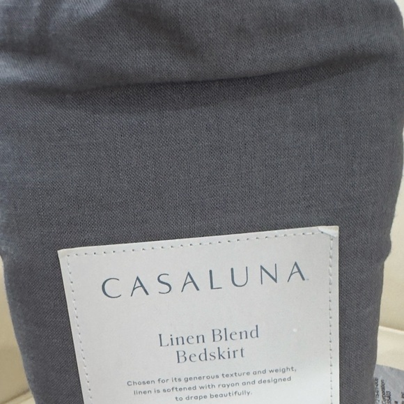 New Casaluna linen blend bed skirt gray size king - Picture 2 of 2